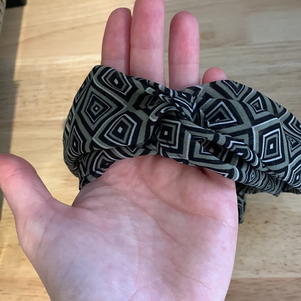 Patterned fabric headband - Picture 3 of 3